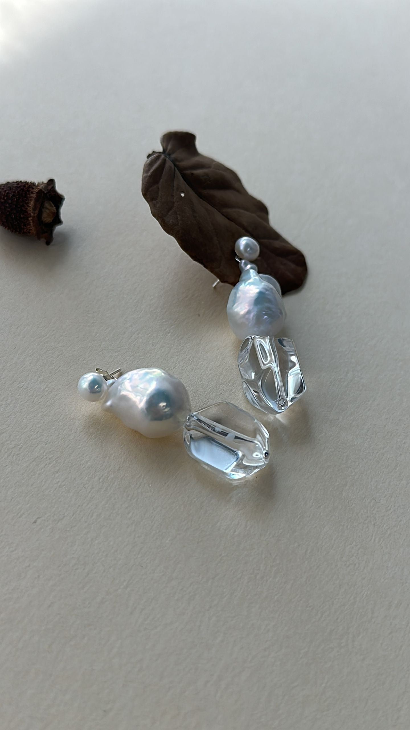Boucles d'oreilles en cristal avec perles baroques Moonlight