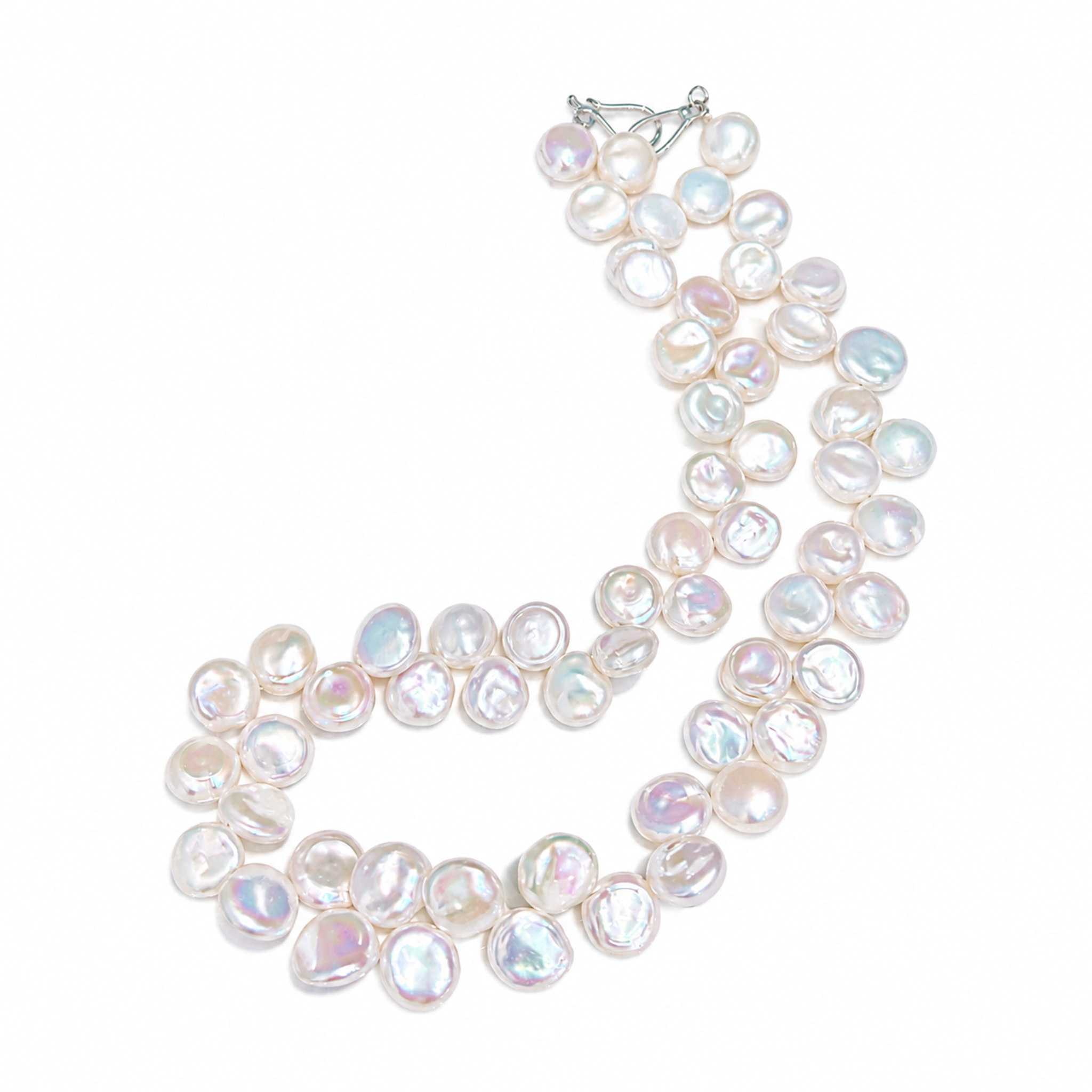 Collier de perles opalescentes et pétales