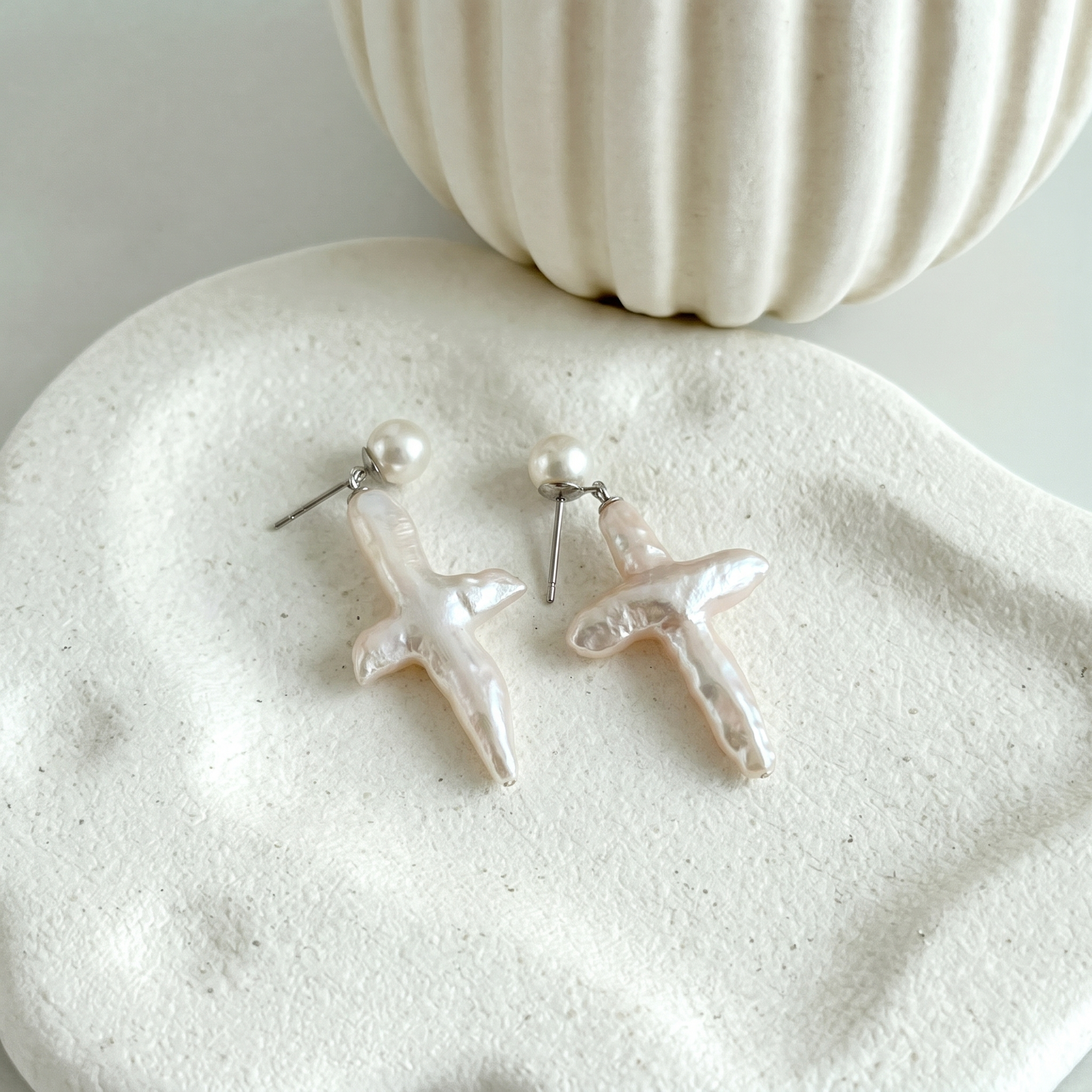 Boucles d'oreilles pendantes croix en perles