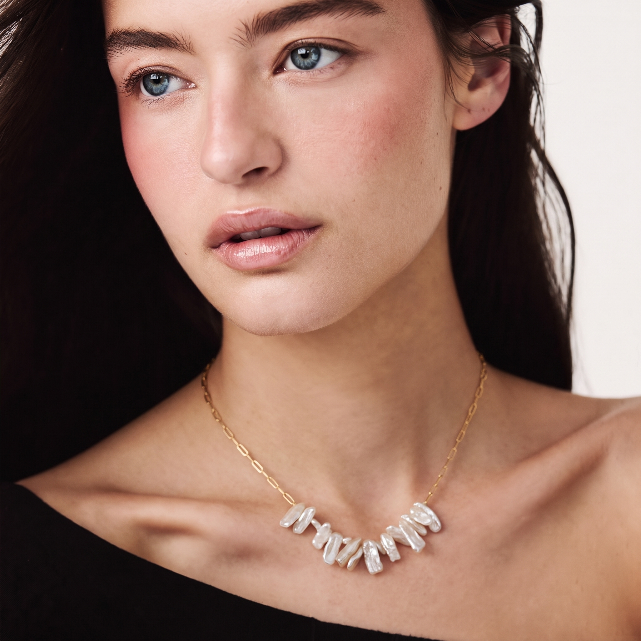 Lumière Smile Pearl Necklace
