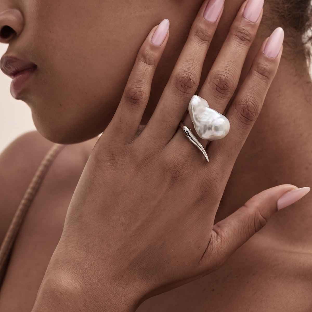 Blade Baroque Pearl Ring by ORAÉ — detail view
