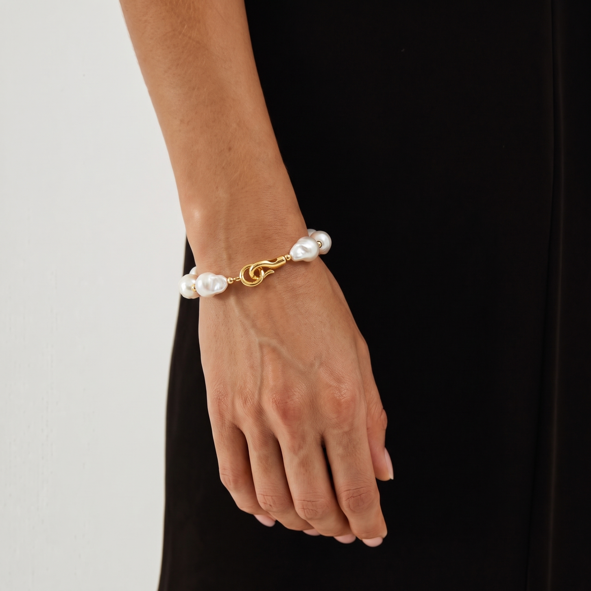 Golden Current Baroque Pearl Bracelet by ORAÉ — detail view