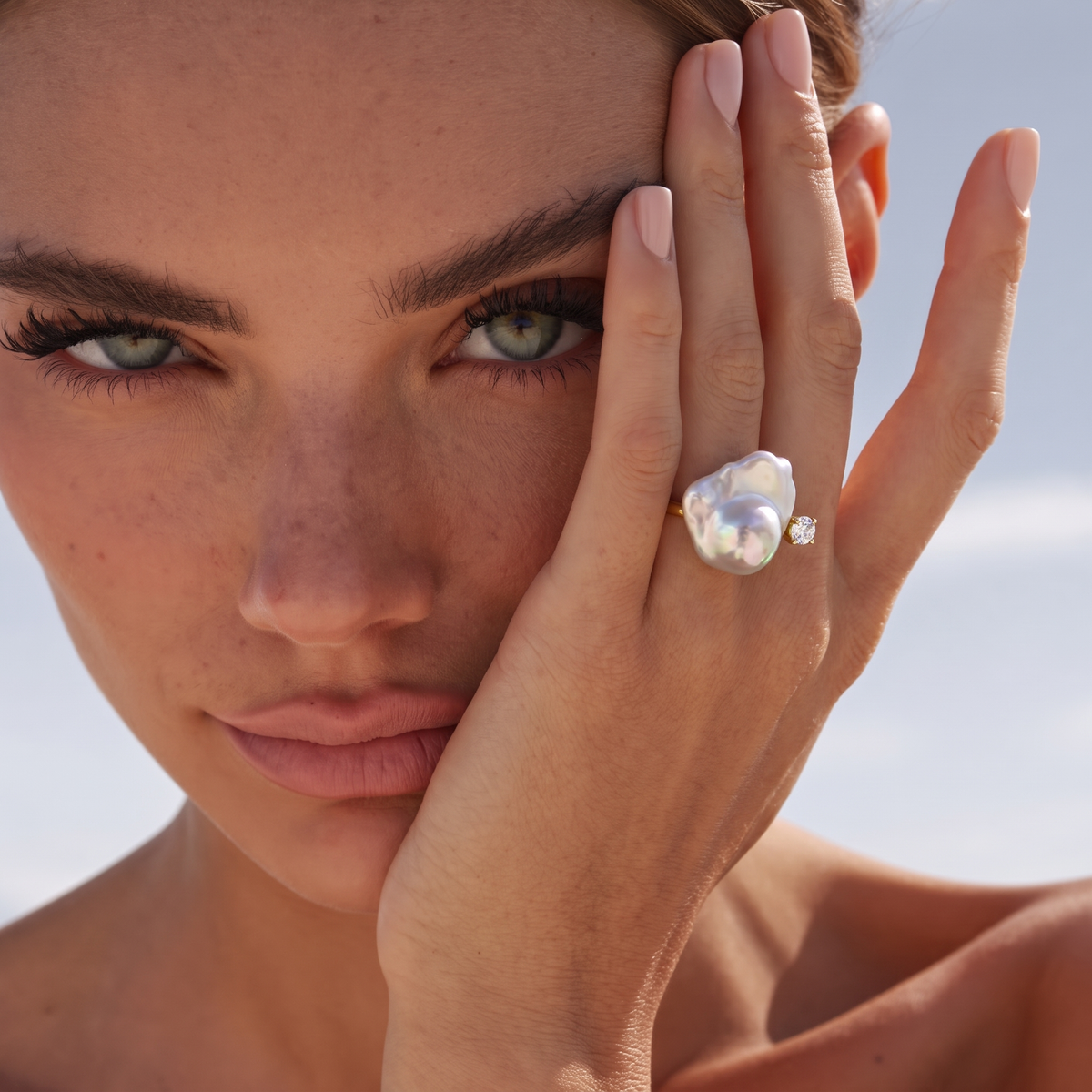 Aurora Baroque Pearl Ring with Stone by ORAÉ — detail view