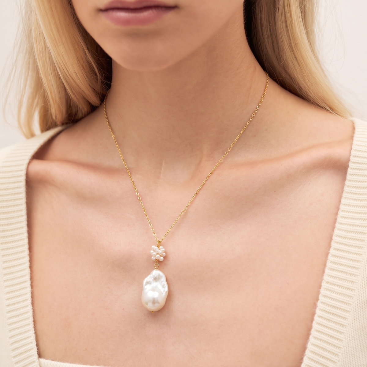 Elysia Baroque Pendant Necklace