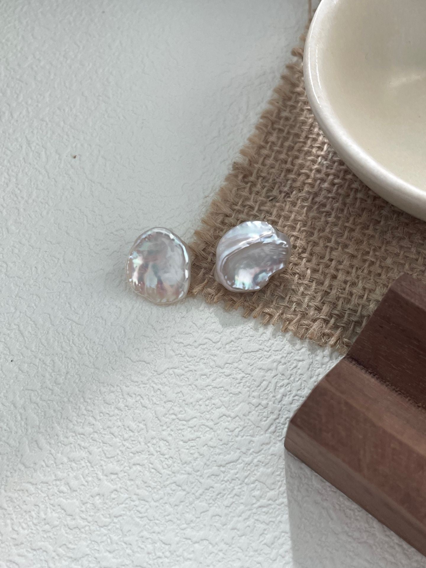 Boucles d'oreilles clous Fleur et perles baroques