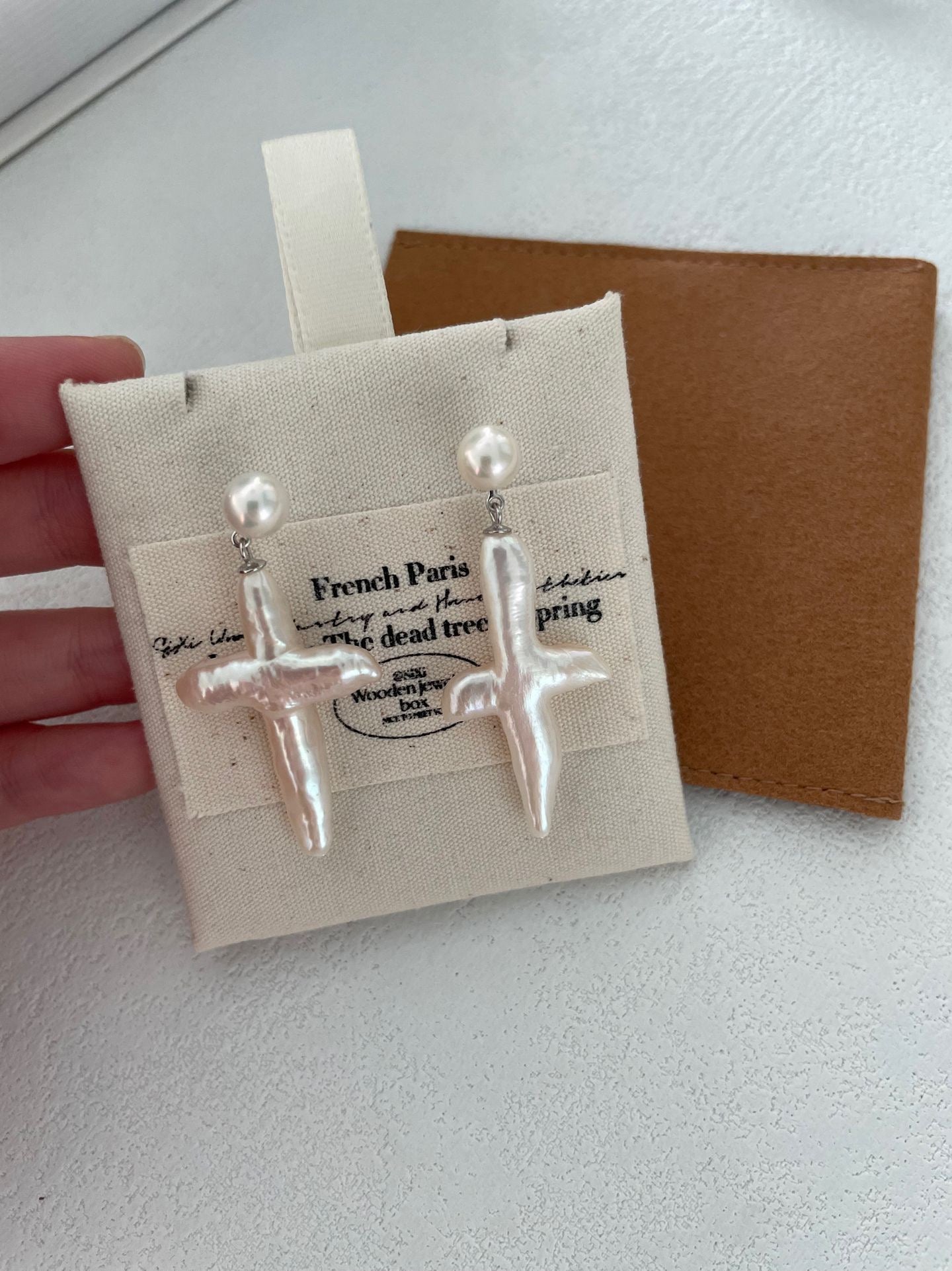 Boucles d'oreilles pendantes croix en perles